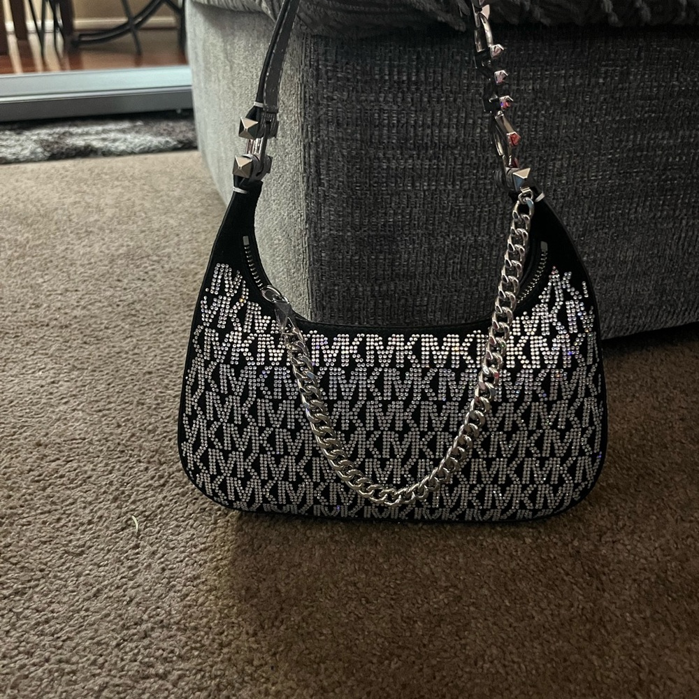 Selling a silver & black Michael Kors handbag. Offers welcome :)